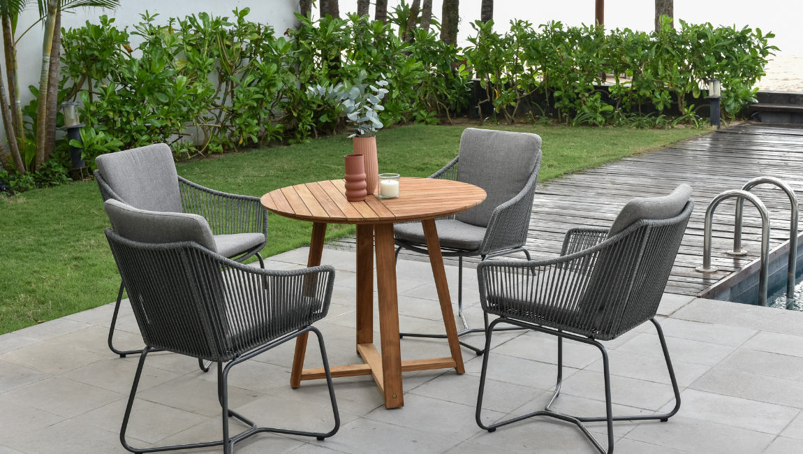 Round table with four garden chairs.